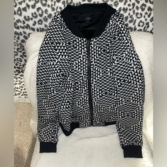 From Iris, zip up bomber jacket, with pockets and soft outside and inside lining - Picture 1 of 4